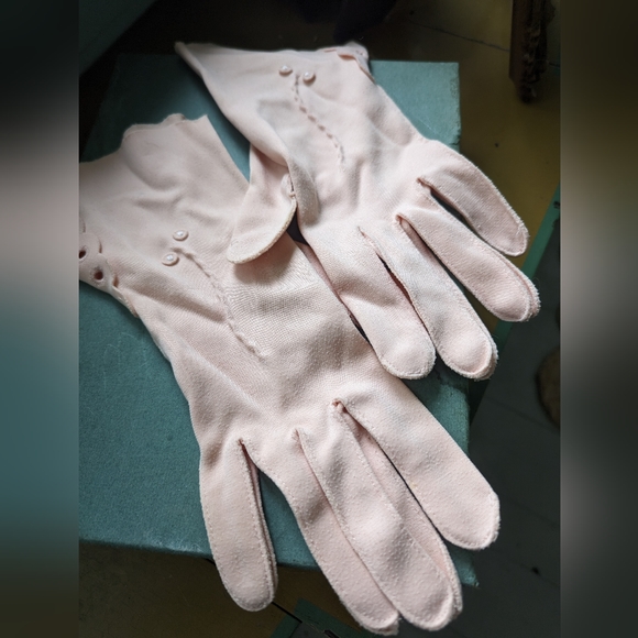Vintage Light Peach Gloves - Picture 1 of 6